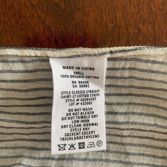 💙Theory classic straight woven thin organic cotton shirt💙 size M, NWT - Picture 9 of 10